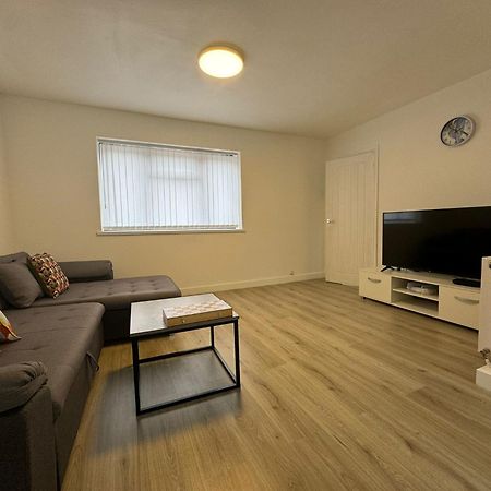 Superb Cozy House In Warrington Villa Bagian luar foto