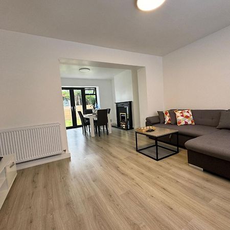 Superb Cozy House In Warrington Villa Bagian luar foto
