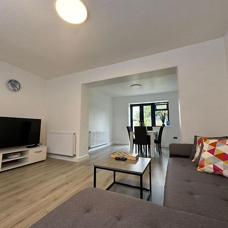 Superb Cozy House In Warrington Villa Bagian luar foto
