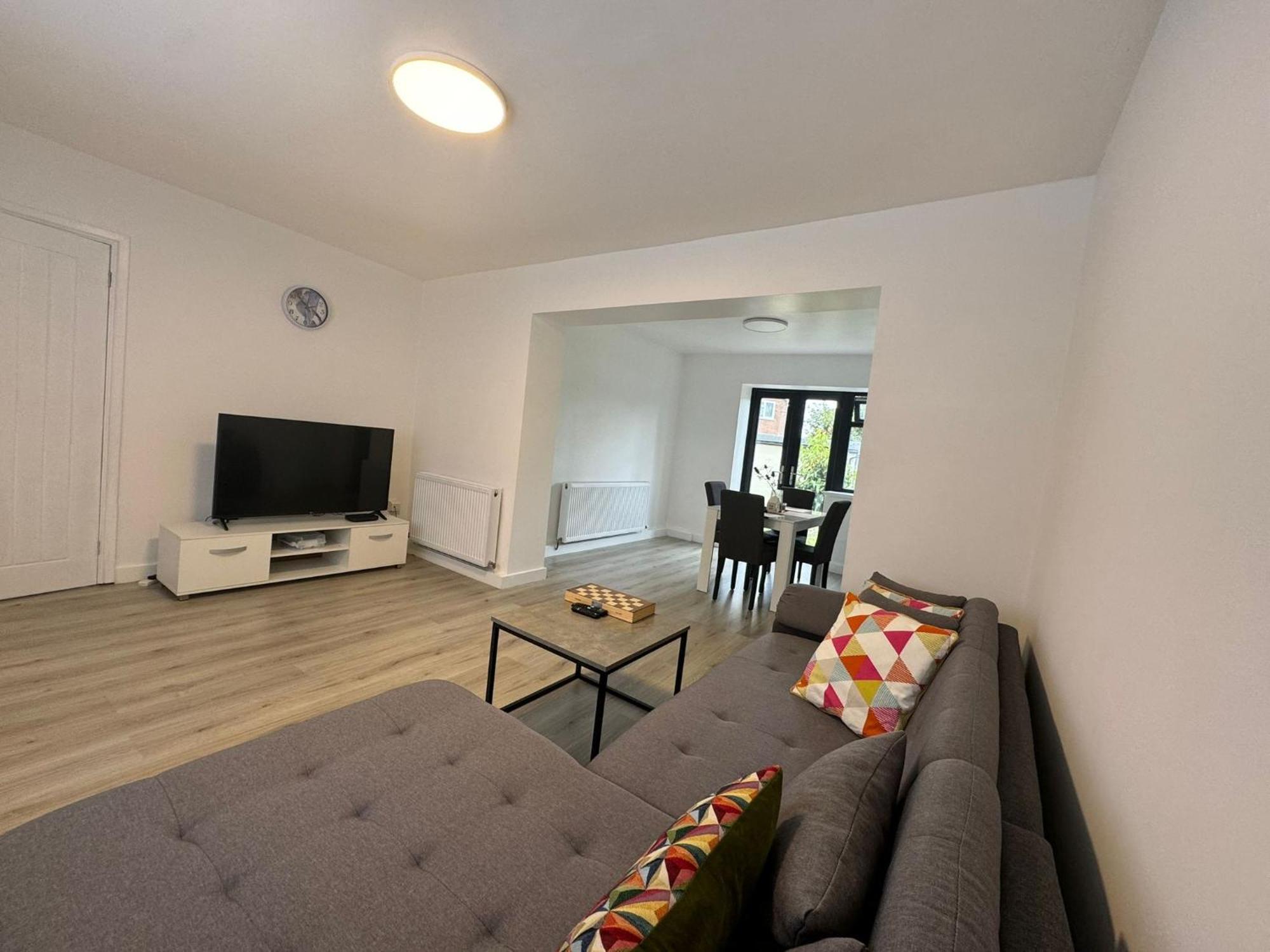 Superb Cozy House In Warrington Villa Bagian luar foto