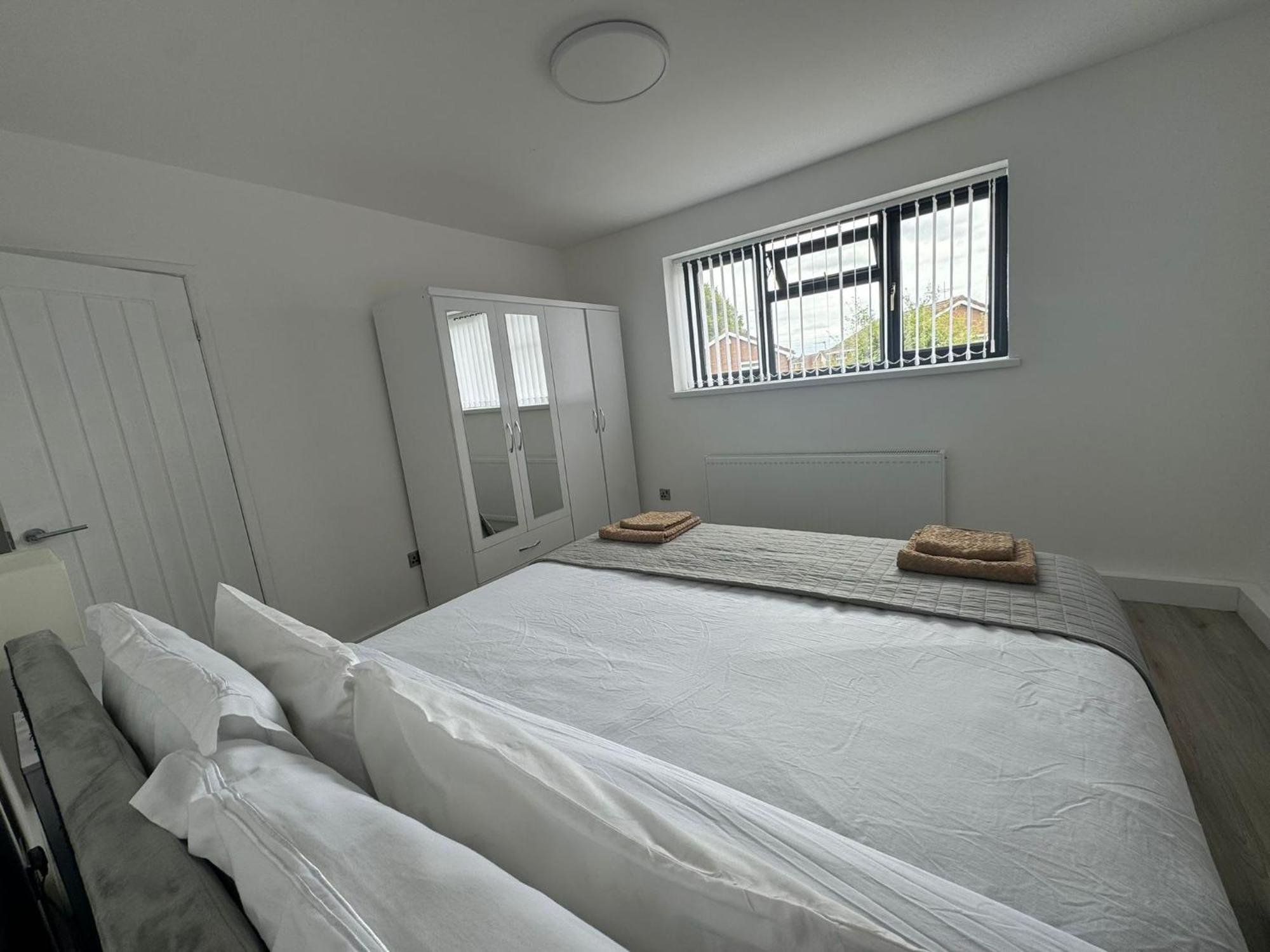 Superb Cozy House In Warrington Villa Bagian luar foto
