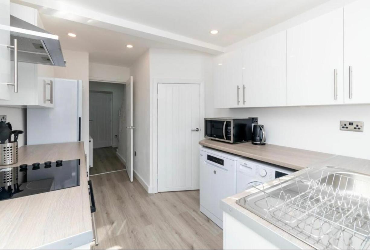 Superb Cozy House In Warrington Villa Bagian luar foto